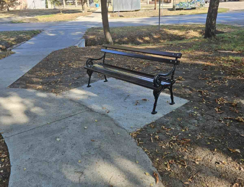Szépül az Egészségház előtti kis park!

Az Egészségház előtt tovább folytatódik…